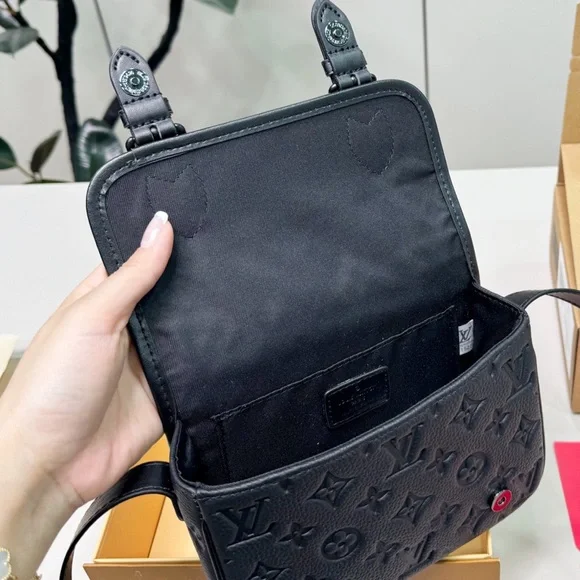 LOUIS VUITTON new lv bag - Picture 8 of 8